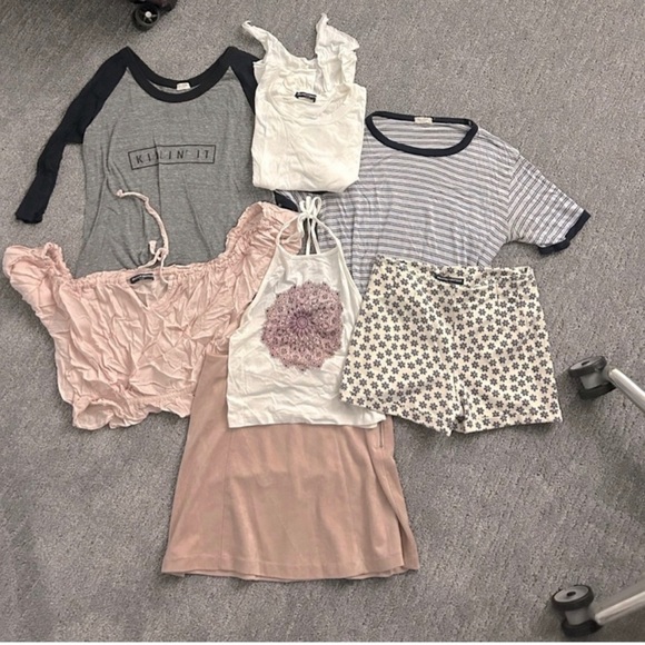 Brandy Melville Mystery Box - Picture 3 of 3